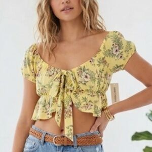 Almost Famous Floral Top Size Large